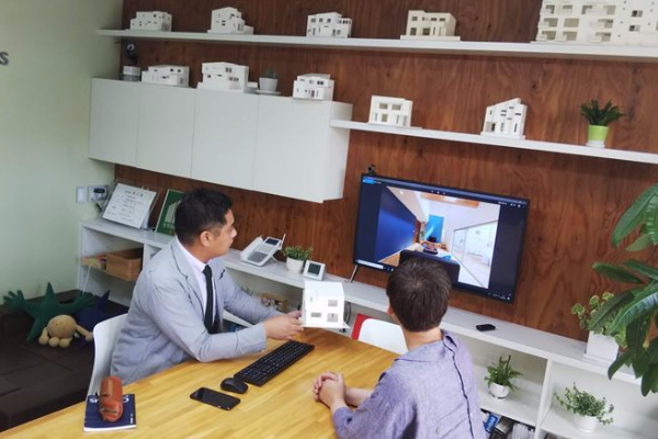 勝田台のリビングギャラリーでの相談の様子