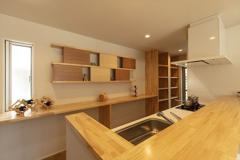 背面収納にもこだわったキッチン