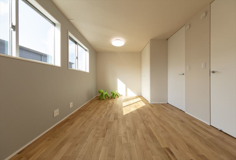 明るさを確保した子供室