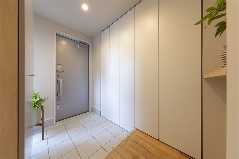 大容量の靴収納ですっきりした玄関ホール