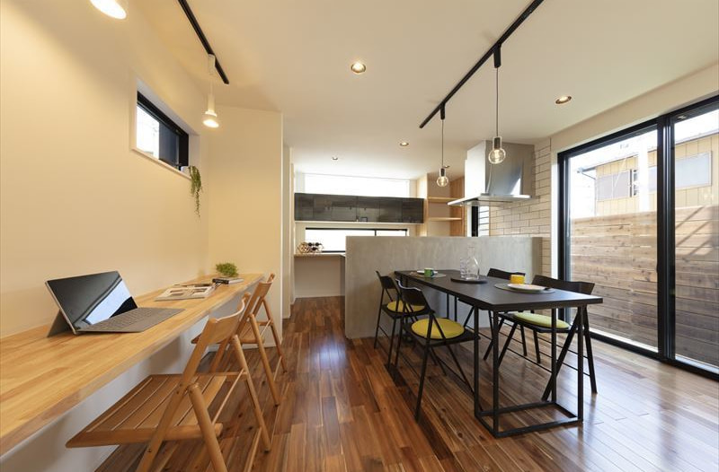 家族で使える造作ワークカウンター