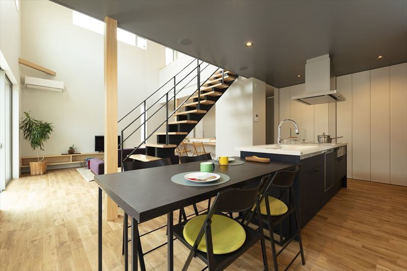 家族が集まれるアイランドキッチン